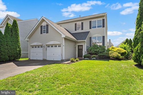 117 Arrowhead Dr, BURLINGTON, NJ, 08016-3951 | Card Image