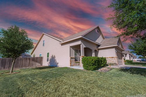 756 Morgans Ml, New Braunfels, TX, 78130-4900 | Card Image