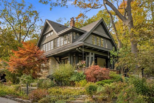8 Wendigo Way, Toronto, ON, M6S2T9 | Card Image