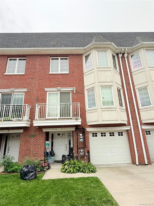 314 Soundview Lane, New York, NY, 11356 | Card Image