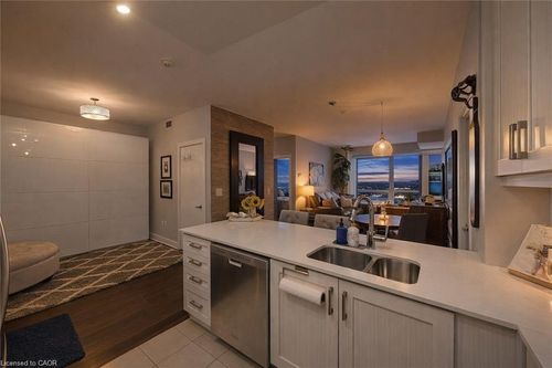 201-2470 Prince Michael Dr, Oakville, ON, L6H0G9 | Card Image