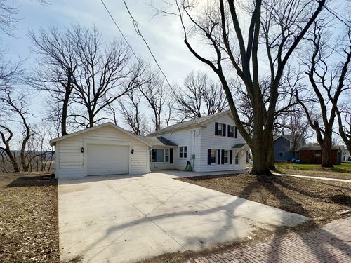1704 Main St, Peru, IL, 61354-3529 | Card Image