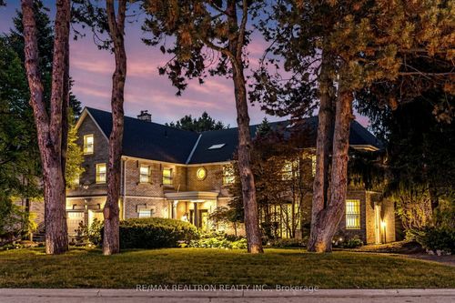 31 Arjay Cres, North York, ON, M2L1C6 | Card Image
