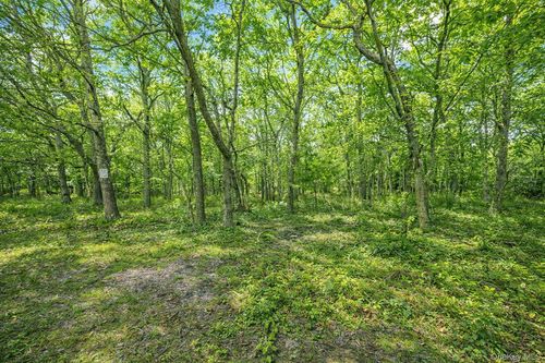 660 N Magee St, Southampton, NY, 11968-2713 | Card Image