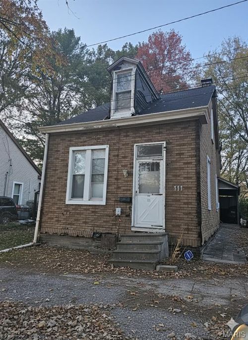 111 Lois Ct, Belleville, IL, 62226-7453 | Card Image