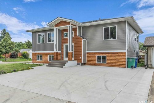 2001 37th St W, Saskatoon, SK, S7L4E5 | Card Image