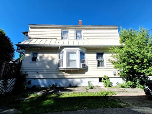 22 Wood St, Lewiston, ME, 04240-6845 | Card Image