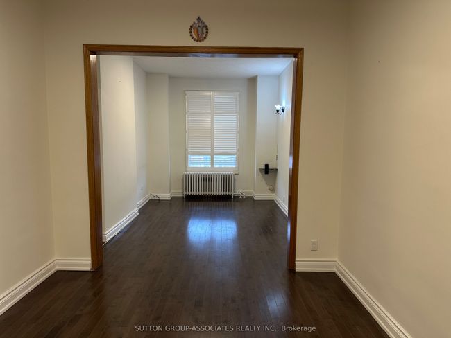195 Montrose Ave, House attached with 3 bedrooms, 2 bathrooms and null parking in Toronto ON | Image 12