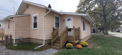 247 F Street, House other with 3 bedrooms, 1 bathrooms and null parking in CARNEYS POINT NJ | Image 1