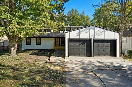 527 Lancelot Dr, Liberty, MO, 64068-1021 | Card Image