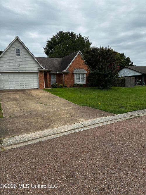 7414 Hunters Hollow Ln, Southaven, MS, 38671-9166 | Card Image