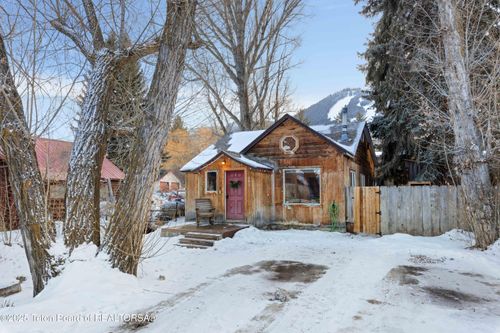 282 E Pearl Ave, Jackson, WY, 83001-8405 | Card Image