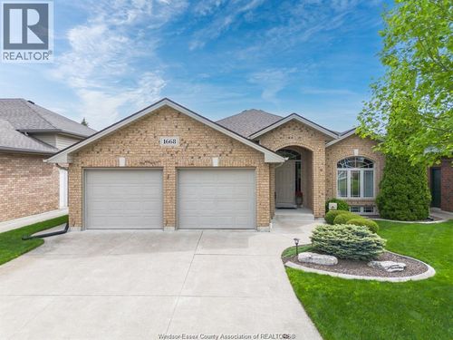 1668 Magnolia Ave, Windsor, ON, N8P1Z1 | Card Image