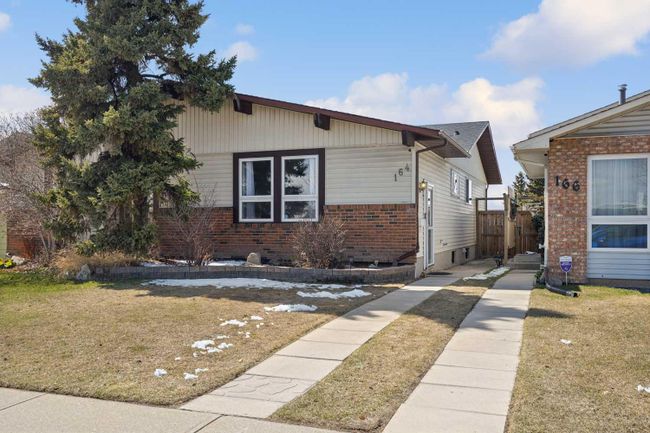 164 Maunsell Close Ne, Home with 2 bedrooms, 2 bathrooms and null parking in Calgary AB | Image 1