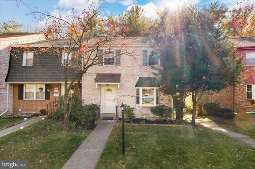 10439 Courthouse Dr, FAIRFAX, VA, 22030-3617 | Card Image