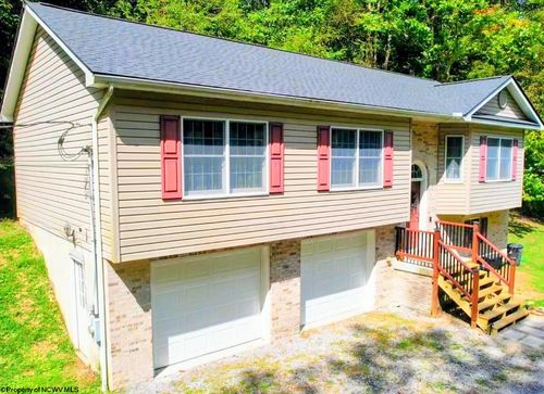 211 Tunnel Hollow Rd, Fairmont, WV, 26554-5946 | Card Image
