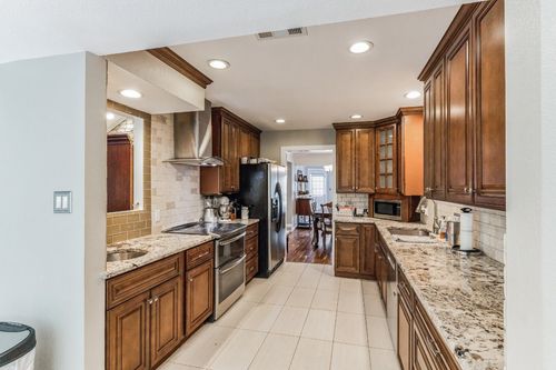 6007 Gardenridge Holw, Austin, TX, 78750-8216 | Card Image