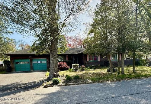 82 Bonita Rd, Waretown, NJ, 08758-2832 | Card Image