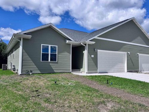 690 N Main St, FALL RIVER, WI, 53932-9570 | Card Image