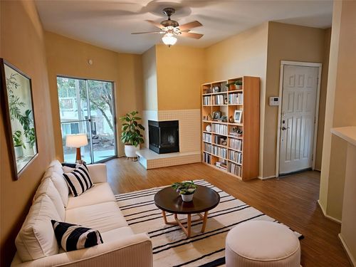 apt-205-2450 Wickersham Ln, Austin, TX, 78741-4744 | Card Image