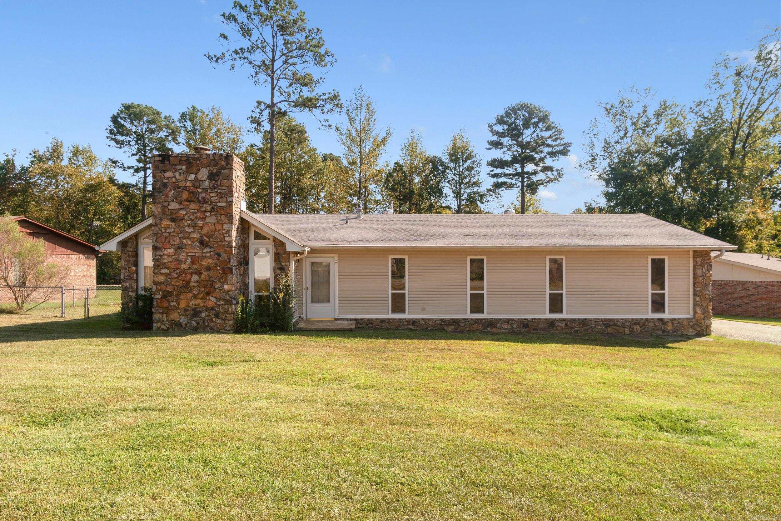 Rosewood Dr, Benton, AR 72015