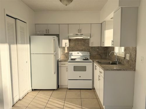 apt-24-600 S Luna Ct, HOLLYWOOD, FL, 33021-7538 | Card Image