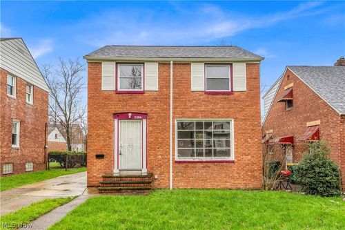 21206 Hillgrove Ave, Maple Heights, OH, 44137-2142 | Card Image