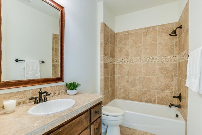 Bathroom 4 upstairs adjacent to Bedroom 4 | Image 32