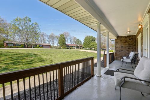 550 Lakeview Cir, Tennessee Ridge, TN, 37178-5108 | Card Image