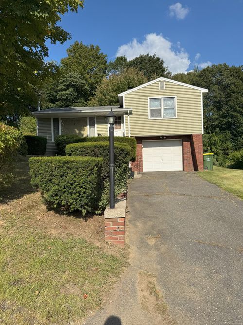38 Mapleridge Dr, Waterbury, CT, 06705-3622 | Card Image
