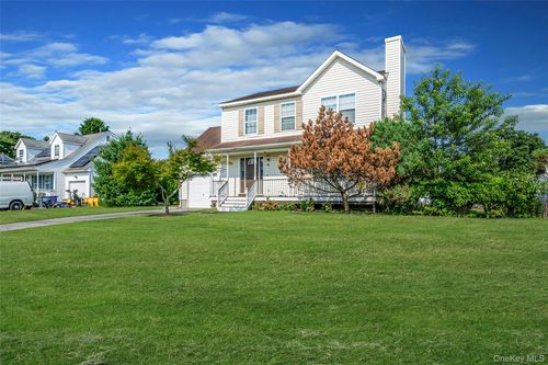 905 Doane Ave, Bellport, NY, 11713-1529 | Card Image