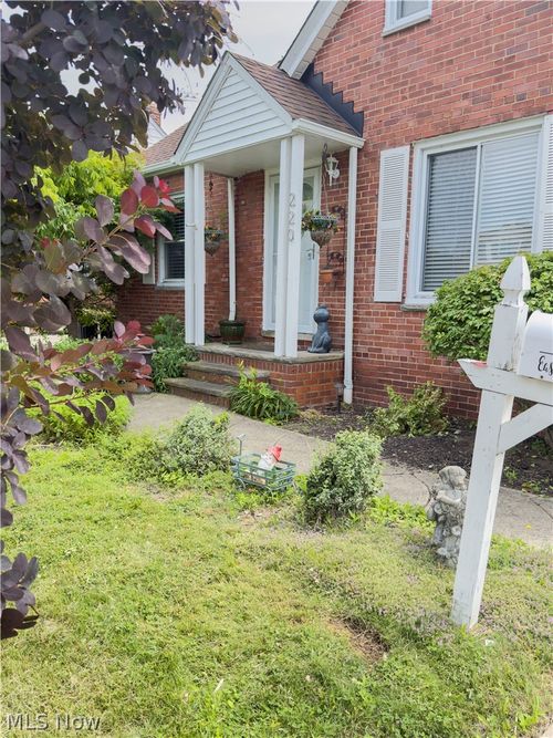 220 E 327th Street, Willowick, OH, 44095 | Card Image