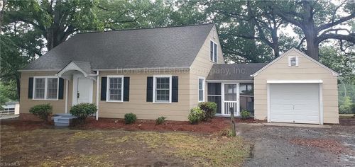 1354 Westbrook Plaza Dr, Winston-Salem, NC, 27103-1324 | Card Image