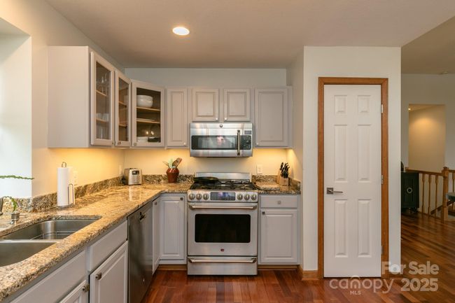 C - 220 Stoney Falls Loop, Condo with 3 bedrooms, 3 bathrooms and null parking in Burnsville NC | Image 13