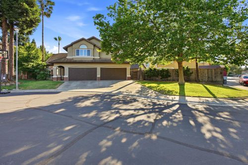 8950 Alps Ct, Elk Grove, CA, 95624-3704 | Card Image