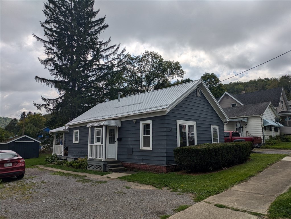Welch Ave, Bradford, PA 16701