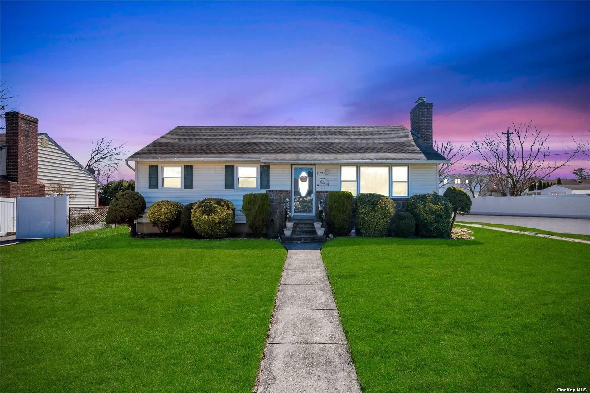 Ohio St, Hicksville, NY 11801