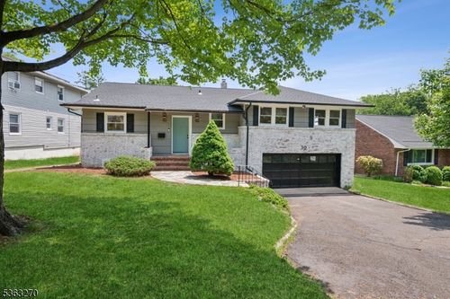 30 Mountain Way, West Orange, NJ, 07052-3717 | Card Image