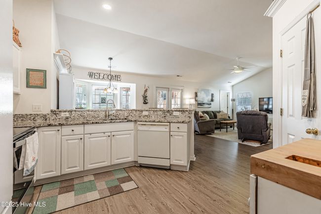 7403 Hermitage Ln, House other with 4 bedrooms, 2 bathrooms and 2 parking in Sunset Beach NC | Image 9