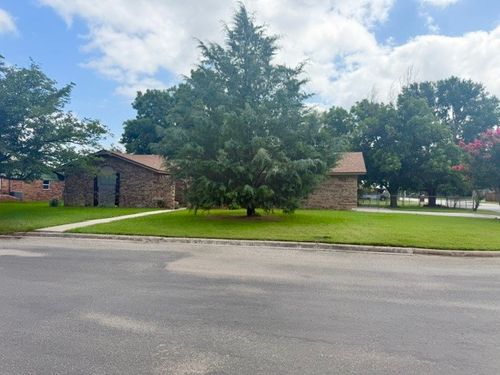4504 Delwood Dr, Brownwood, TX, 76801-7726 | Card Image