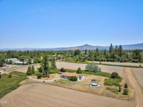2991 W Main St, Medford, OR, 97501-2185 | Card Image