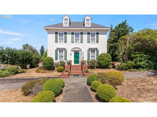 812 E 2nd St, Coquille, OR, 97423-1921 | Card Image