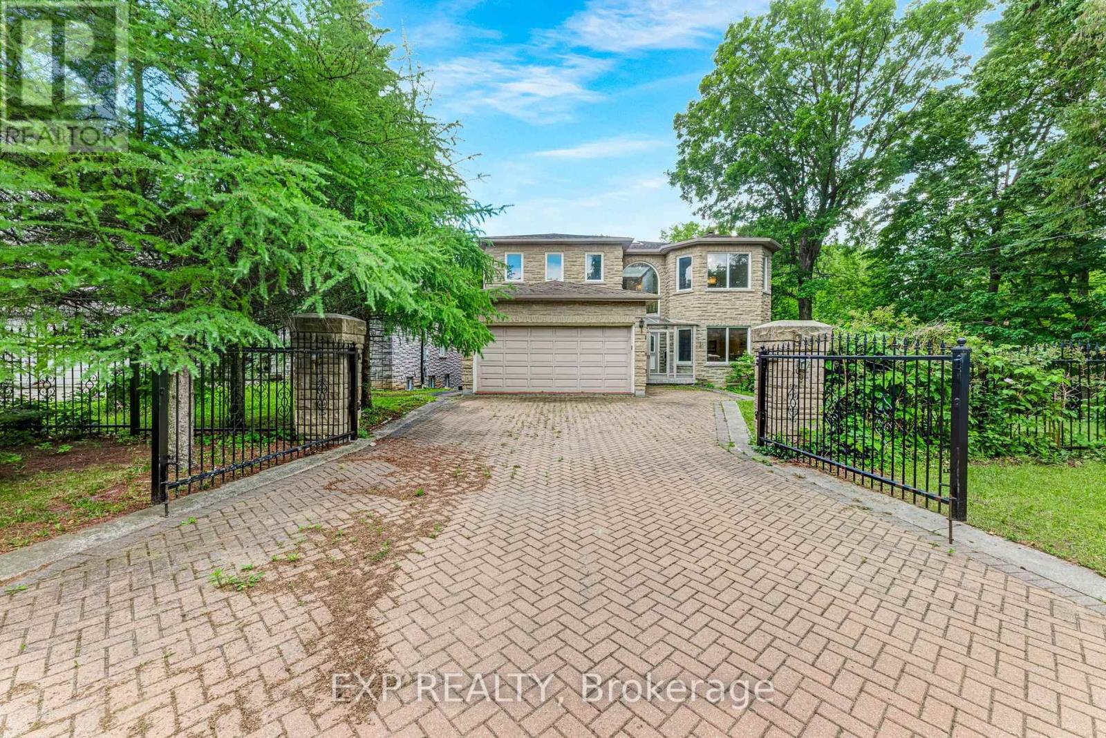 Residential in Richmond Hill (South Richvale) 3
