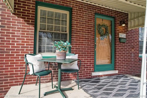 35724 Elm St, Wayne, MI, 48184-1163 | Card Image