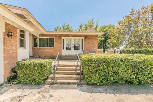 6207 Lyndon B Johnson Fwy, Dallas, TX, 75240-6320 | Card Image