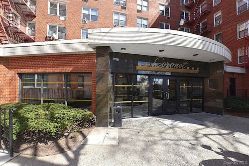 d21-63 Ed Koch Queensboro Brg W, New York, NY, 10001 | Card Image