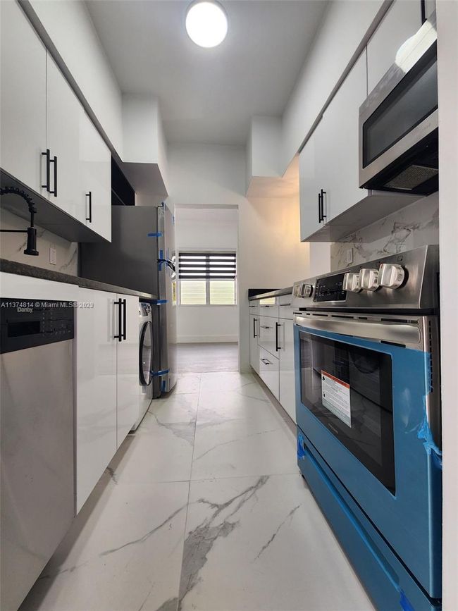 205 - 2101 Normandy Dr, Condo with 1 bedrooms, 1 bathrooms and null parking in Miami Beach FL | Image 14