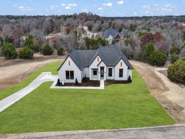 View of front facade featuring a front lawn | Image 24