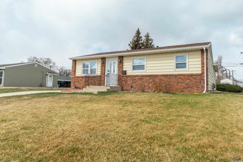 518 E Oakland St, Rapid City, SD, 57701-7233 | Card Image