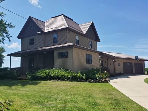 945 County St, Ridgeway, IA, 52165-9797 | Card Image